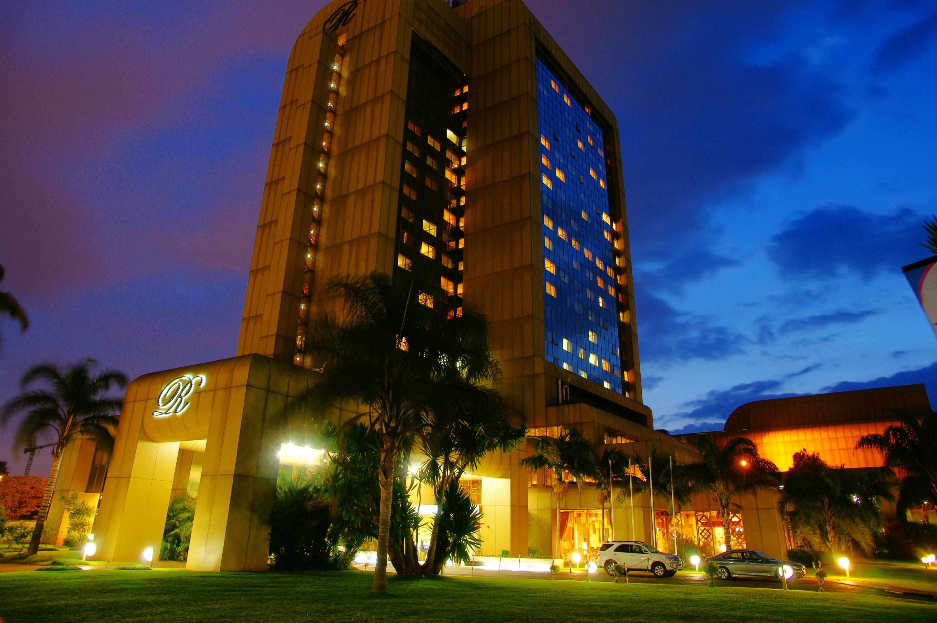 Rainbow Towers Hotel & Conference Centre Хараре Екстериор снимка