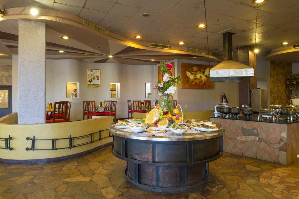 Rainbow Towers Hotel & Conference Centre Хараре Екстериор снимка