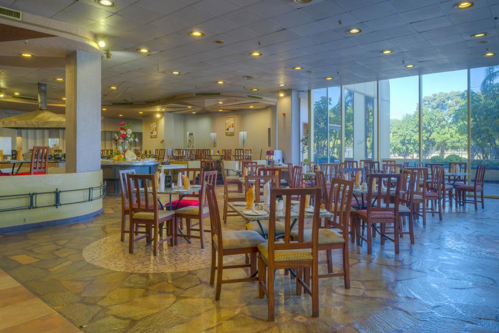Rainbow Towers Hotel & Conference Centre Хараре Екстериор снимка