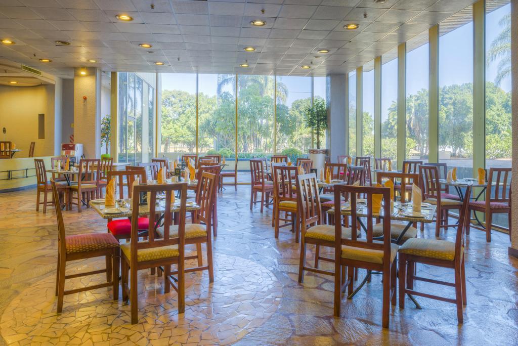 Rainbow Towers Hotel & Conference Centre Хараре Екстериор снимка
